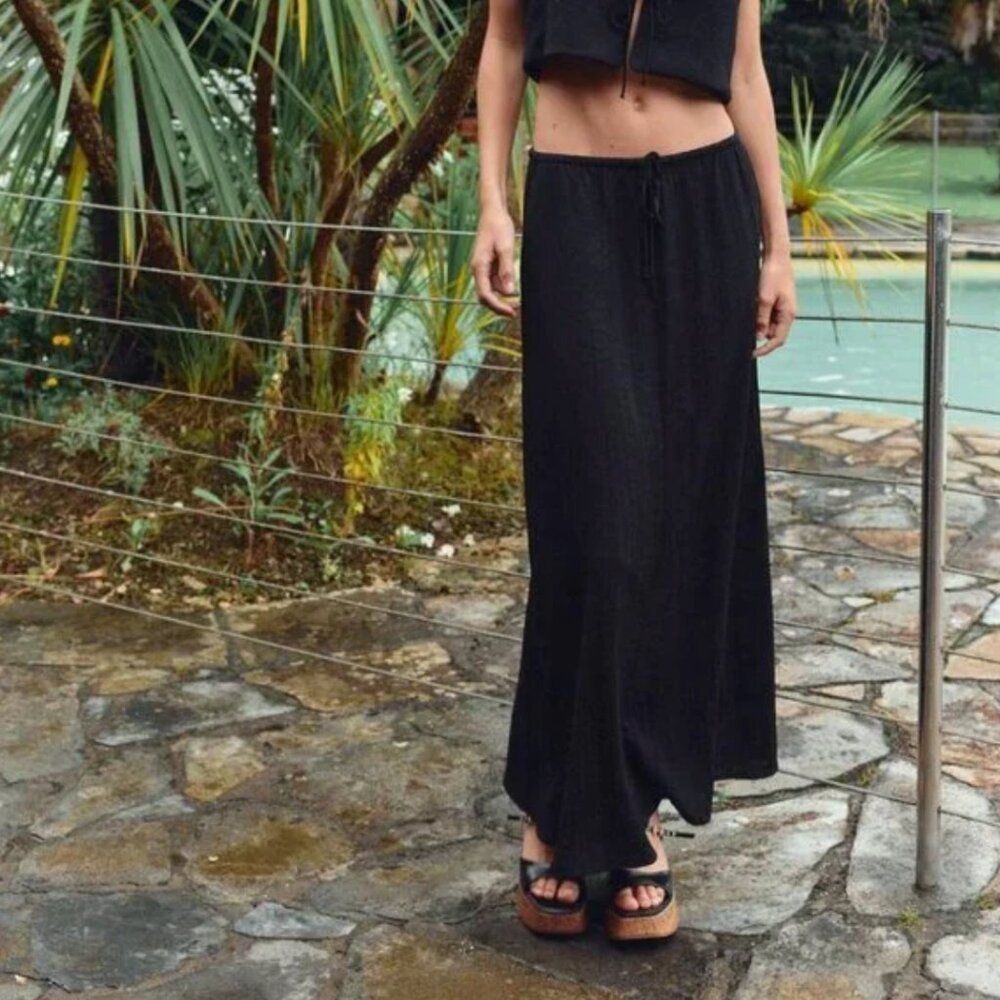 NWT ZARA STRUCTURED MIDI SKIRT BLACK